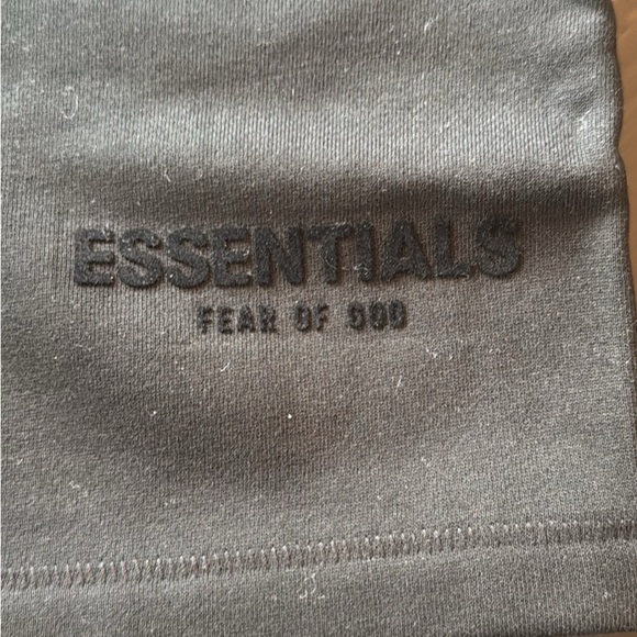 Essentials shorts - Picture 2 of 7